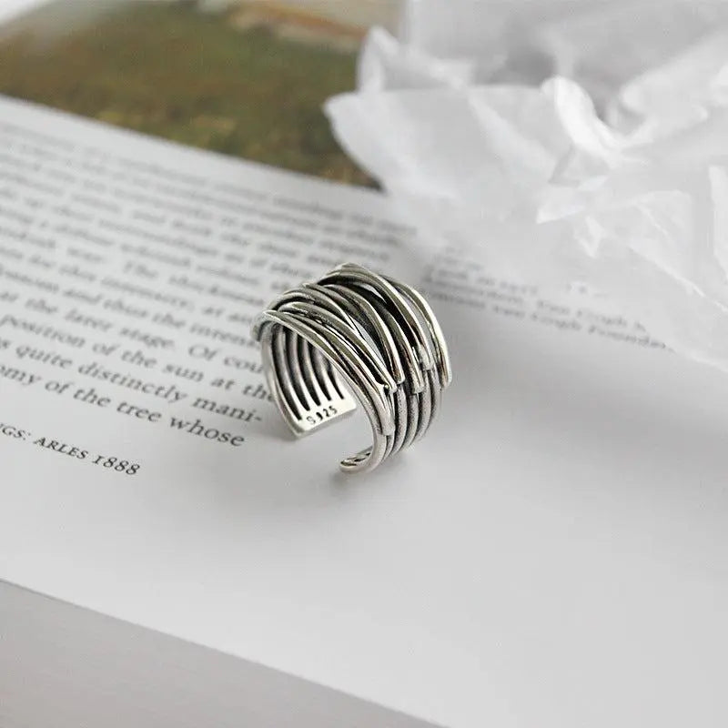 Anello regolabile con finitura in argento