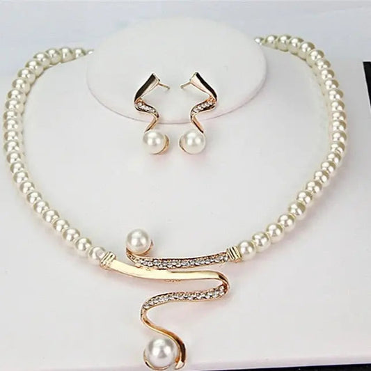 Collana e orecchini con perle naturali