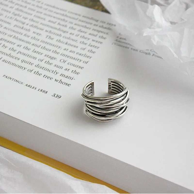 Anello regolabile con finitura in argento