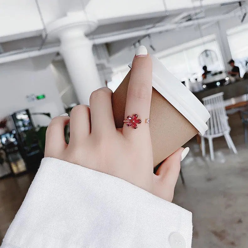 Anello Regolabile con Fiore di Cristallo Rosso in Oro