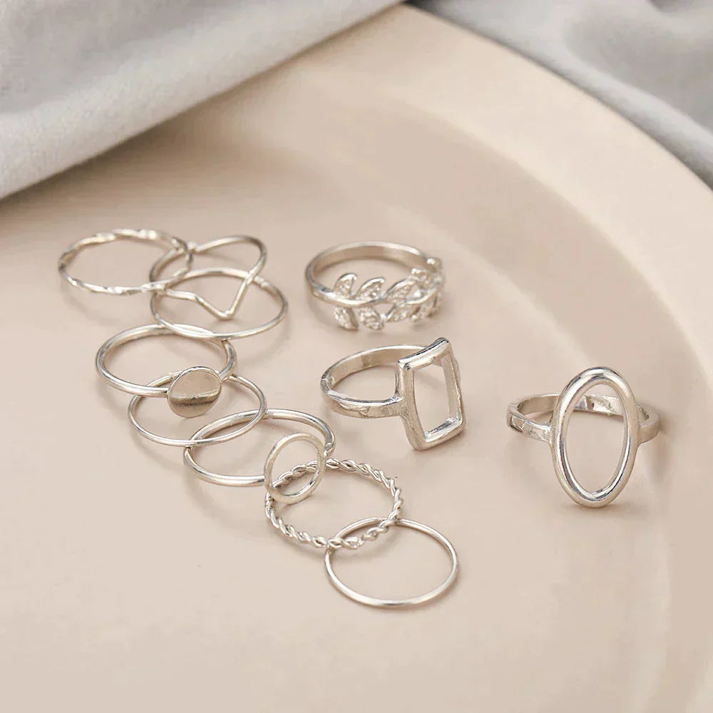 Set con 11 anelli vintage in argento