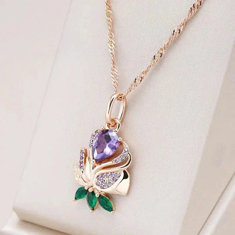 Collana elegante con rosa lilla in oro