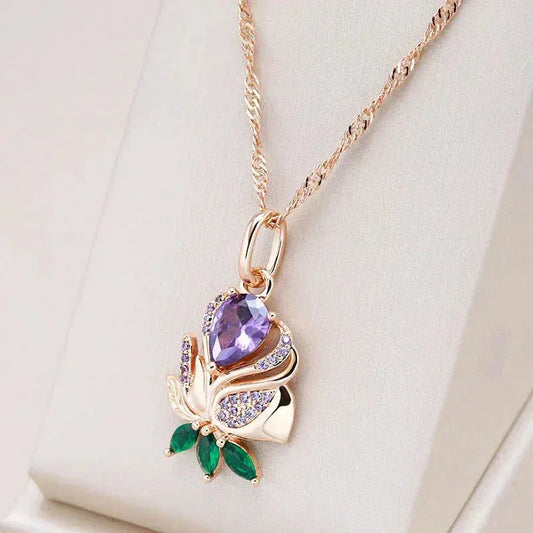 Collana elegante con rosa lilla in oro