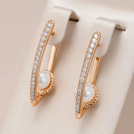 Orecchini eleganti appuntiti con perla e zirconia in oro