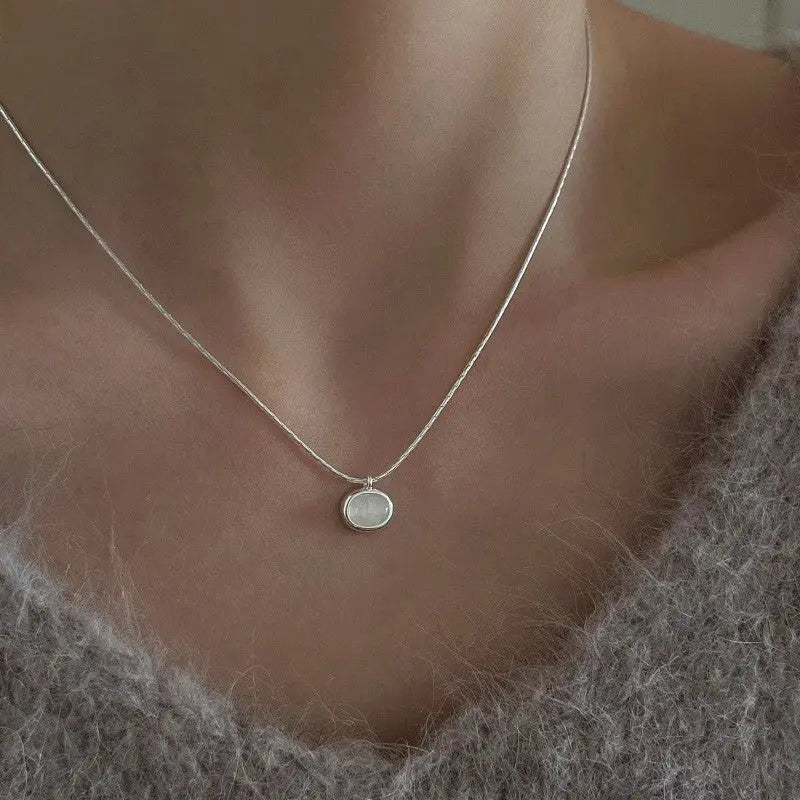 Collana con ciondolo solitario classico in argento