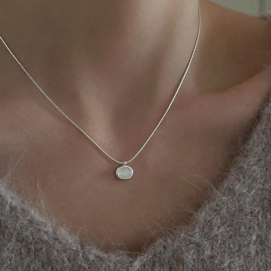 Collana con ciondolo solitario classico in argento