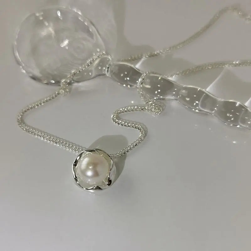 Collana con pendente in cristallo senza tempo in argento