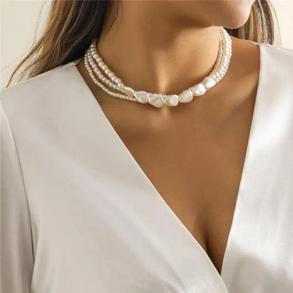 Collana di pietra bianca e perle in oro