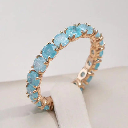 Anello con pietra rotonda in oro