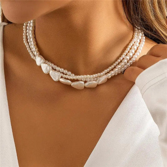 Collana di pietra bianca e perle in oro