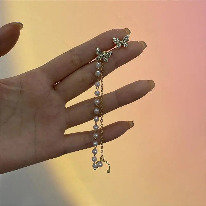 Orecchini pendenti a farfalla in oro con perle e zirconi