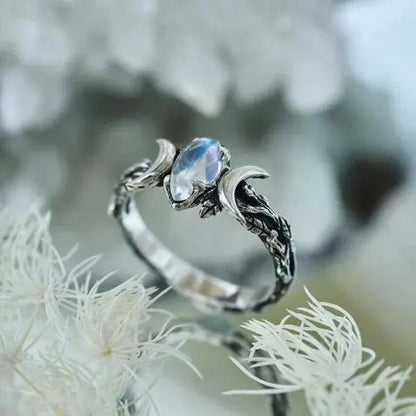 Anello con Pietra Preziosa a Doppia Luna Crescente