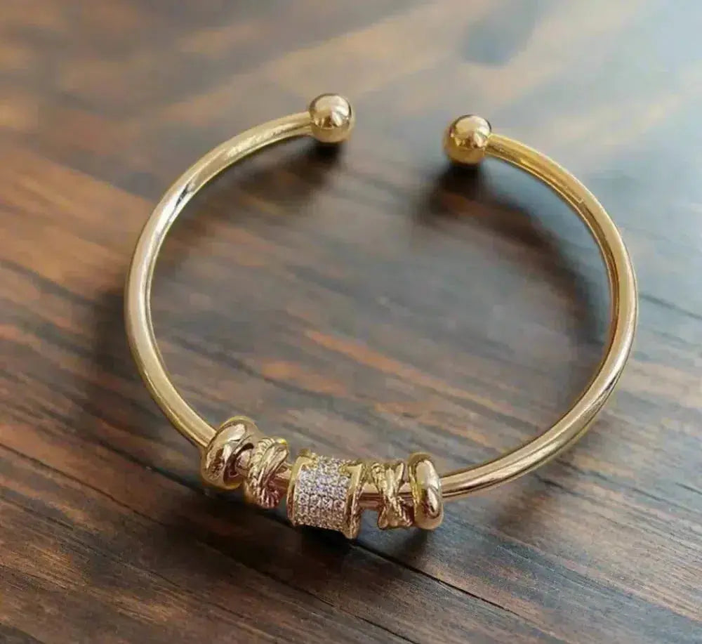 Braccialetto regolabile con charms dorati