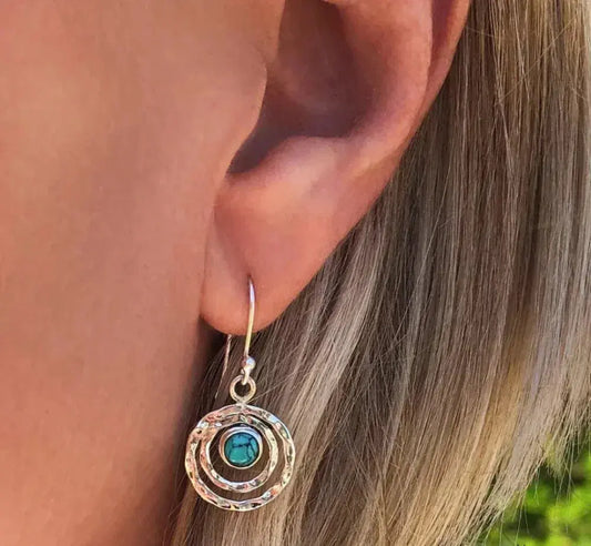 Orecchini boho Saturn con pietra turchese in argento e oro