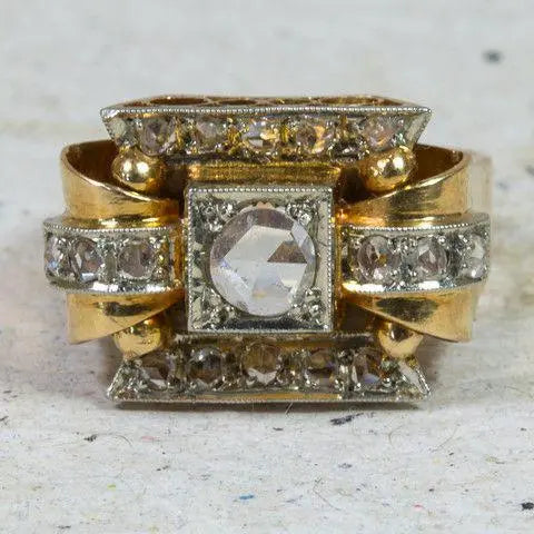 Anello d'oro con cristallo bianco in stile vintage