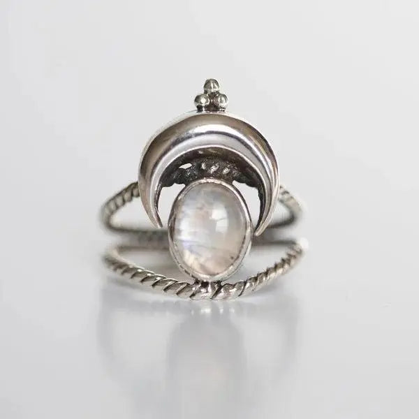 Anello con fase lunare e opale arcobaleno ovale