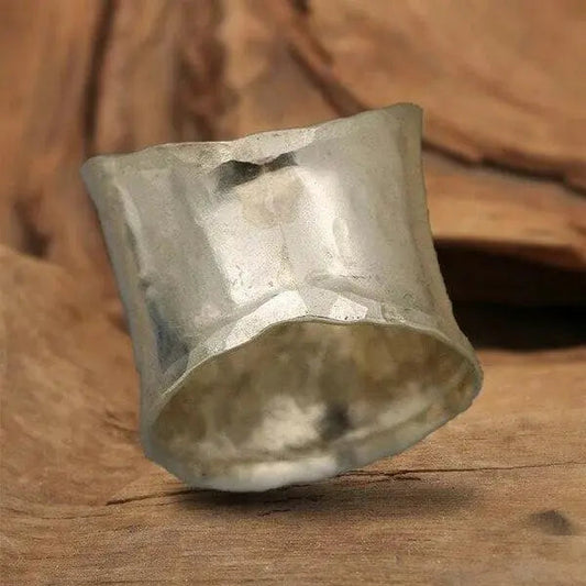 Anello a fascia larga con margherite in fiore