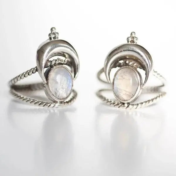 Anello con fase lunare e opale arcobaleno ovale