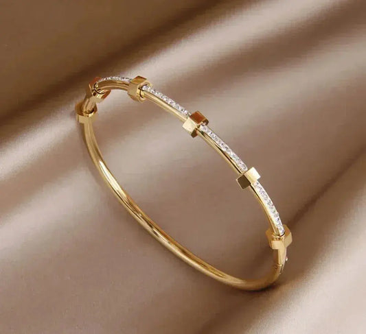 Braccialetto elegante e luminoso color oro