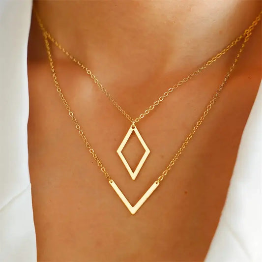 Collana con ciondolo geometrico a forma di V elegante