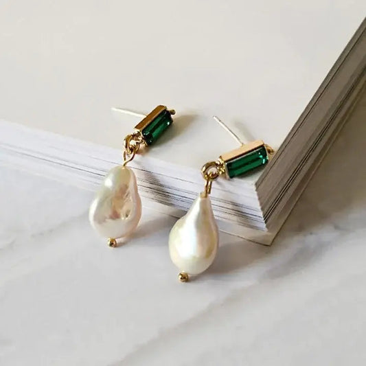 Orecchini di perle con smeraldi in oro