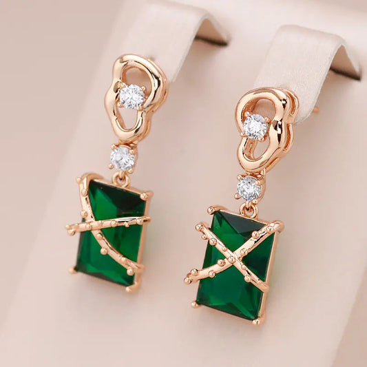 Piccoli orecchini con cristallo verde in oro