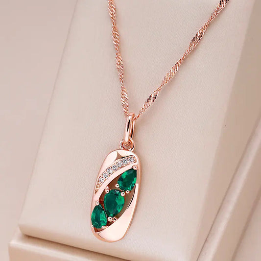 Collana con cristallo verde in oro