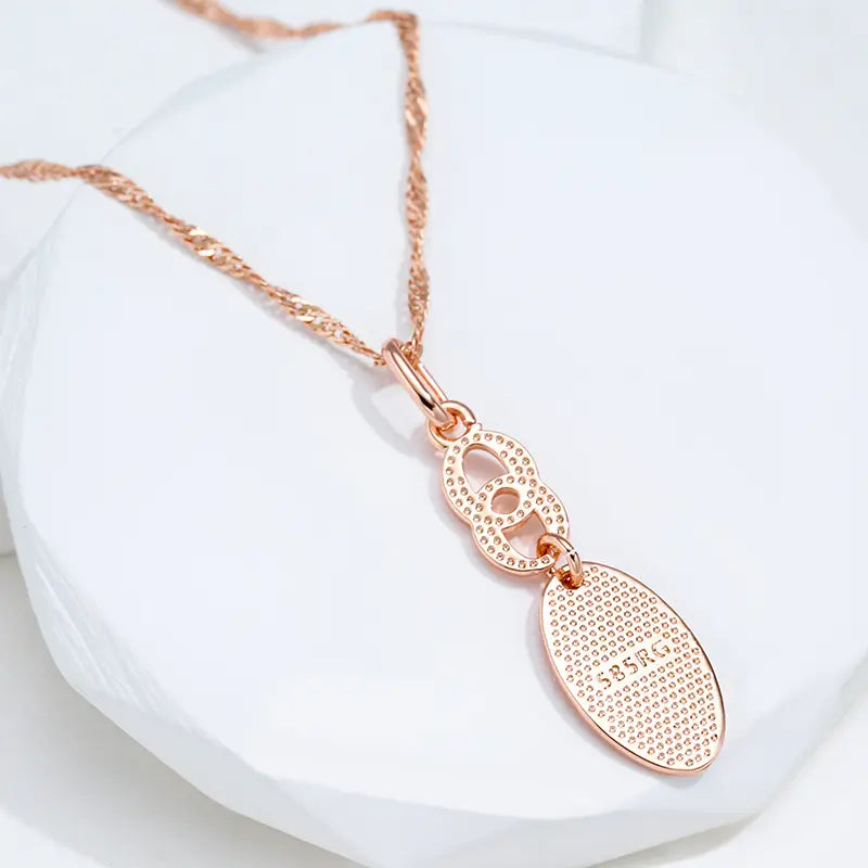 Collana placcata in oro con punta lucente