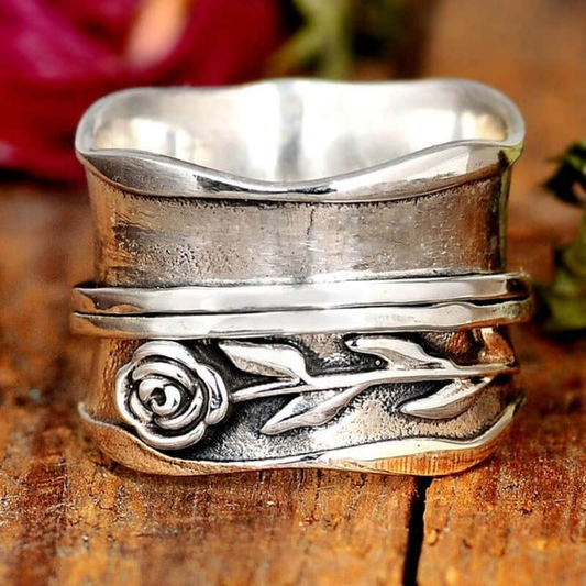 Anello a Fiore in Argento Vintage