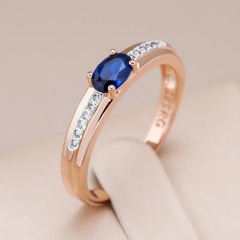 Anello con cristallo blu in oro