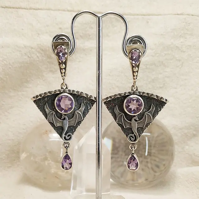 Orecchini vintage in argento e zaffiro viola