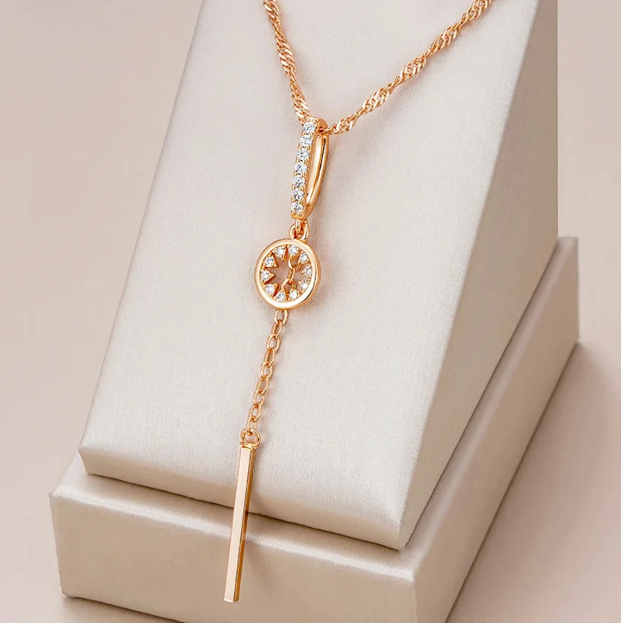 Collana elegante in cristallo rotondo con finitura dorata
