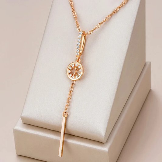 Collana elegante in cristallo rotondo con finitura dorata