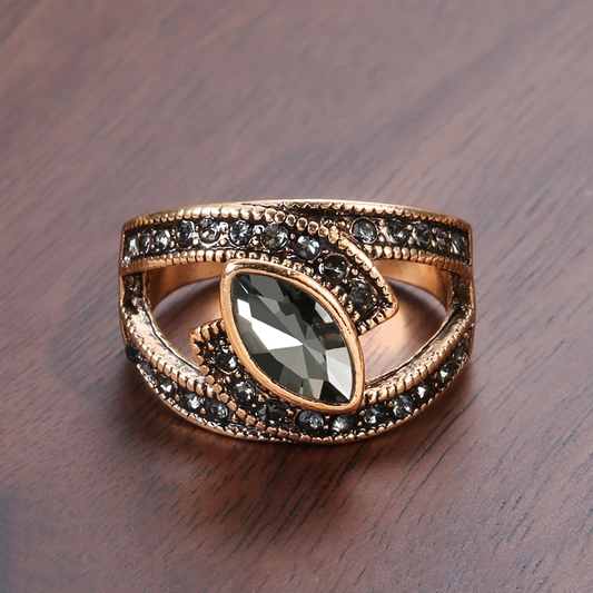 Anello elegante in cristallo nero