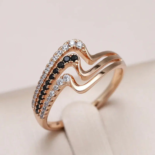Anello a Onda Elegante in Zirconia