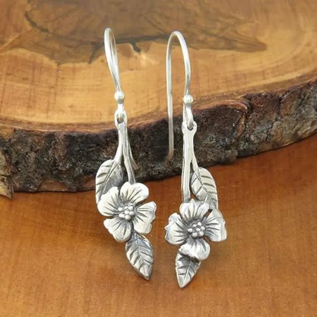 Orecchini Vintage in Argento con Riccioli a Forma di Rosa