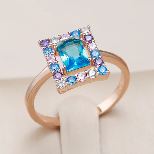 Anello elegante con cristalli cubici blu