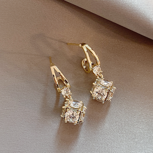 Orecchini eleganti in oro con zirconia
