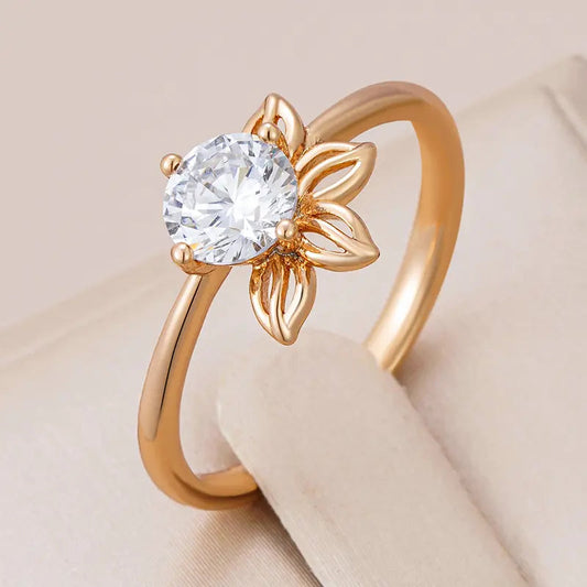 Anello elegante placcato oro con zirconia