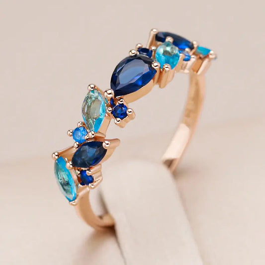 Anello elegante con cristalli blu placcato oro