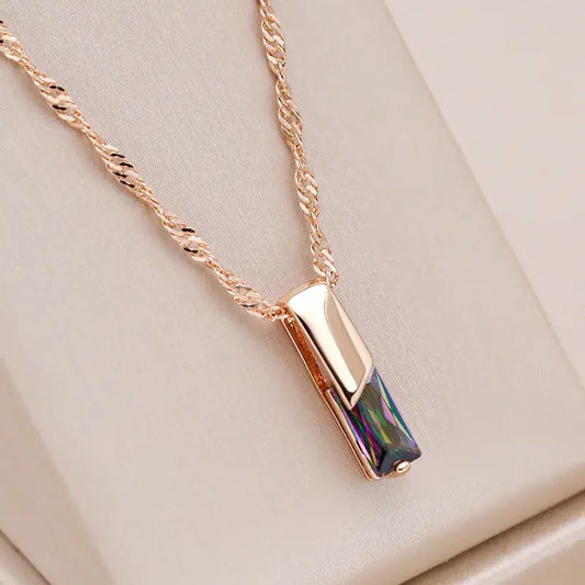 Collana elegante con cristalli multicolore