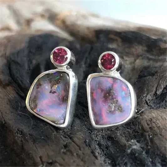 Orecchini vintage color lavanda con zirconia rossa