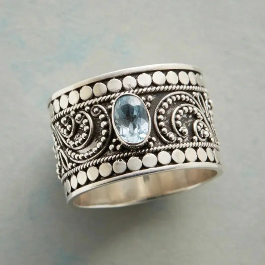 Anello con cristallo blu in stile vintage