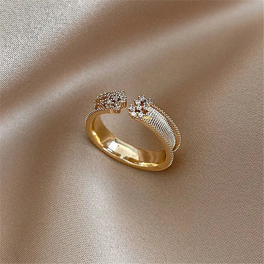 Anello elegante in oro lucido