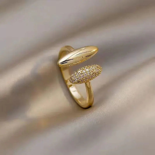 Anello elegante placcato oro con taglio brillante