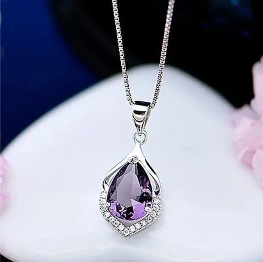 Collana elegante con cristallo viola