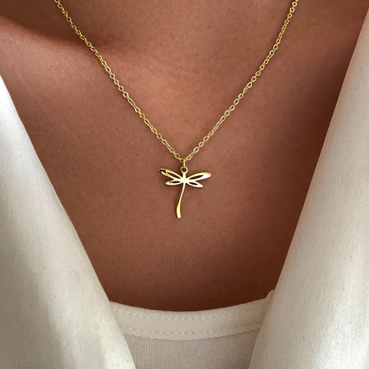 Collana con libellula dorata vuota