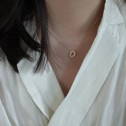 Collana elegante con cuore brillante