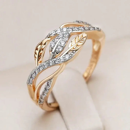 Anello elegante con foglie radianti