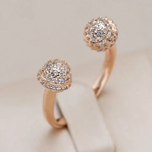 Anello elegante con perle leggere aperte